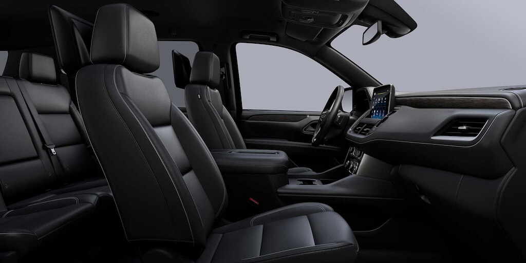 Chevrolet Tahoe 2024 con interior en color piel negra